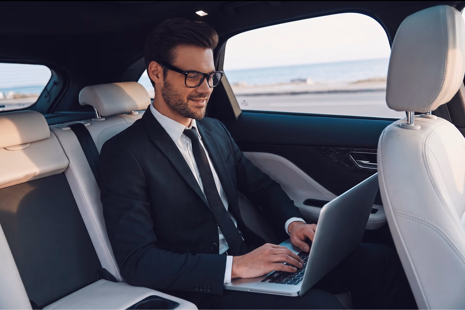 Photo d'un businessman en trajet professionnel